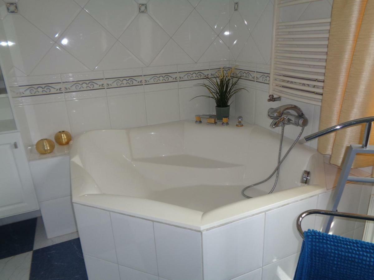 Le Mont Saint Roch , Chambre D'Hotes, B&B นิเวลส์ ภายนอก รูปภาพ