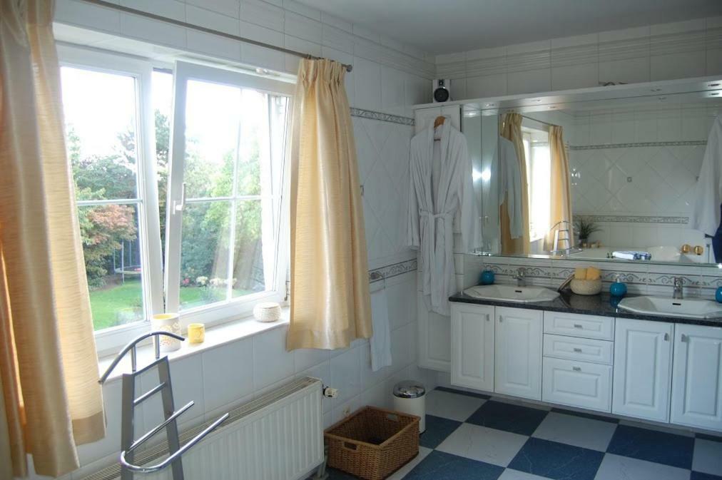 Le Mont Saint Roch , Chambre D'Hotes, B&B นิเวลส์ ภายนอก รูปภาพ